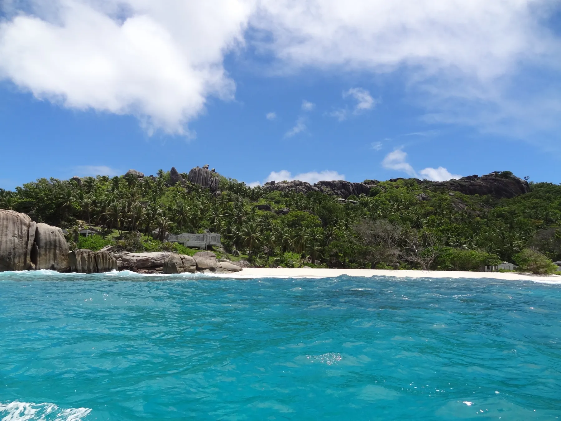 Plage turquoise aux Seychelles